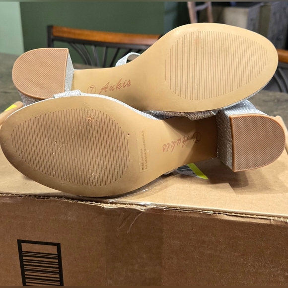 Ankis Silver Strappy Block Heel Sandals #456 - Picture 4 of 11